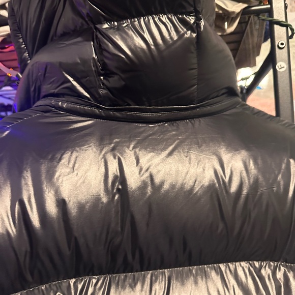 Aritzia’s Super Puff Midi Puffer in Hi-Gloss Black - Size L - Picture 7 of 8